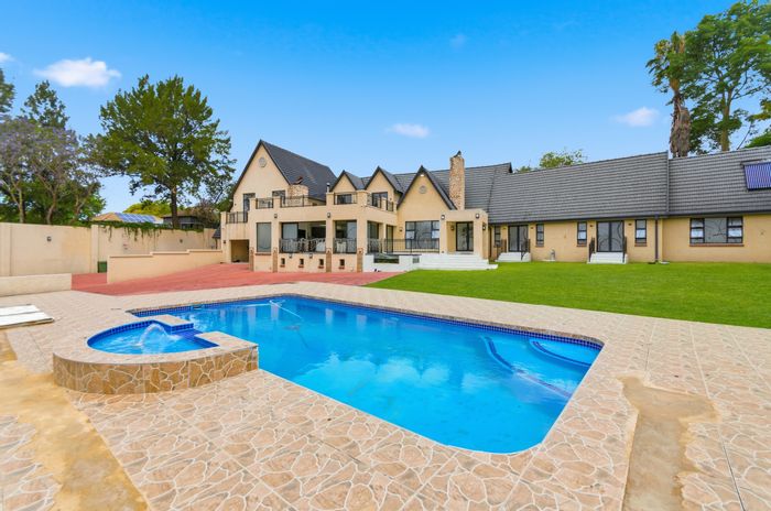 Bryanston House For Sale: 6 beds, indoor pool, flatlet, expansive garden.