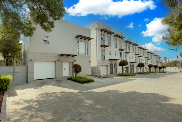 Bryanston House To Rent: 3 Bedrooms, garden, inverter, estate pool, double garage.