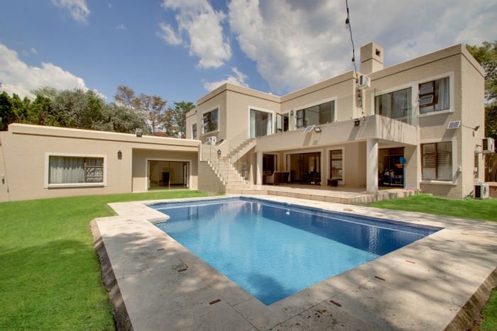 Dainfern Golf Estate House To Rent: 5 bedrooms, pool, study, guest suite, staff quarters.