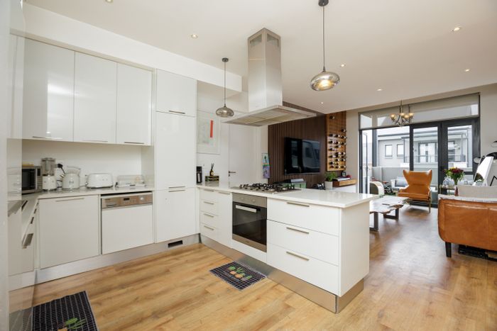 To Rent: 2-Bedroom Apartment in Steyn City with balcony, gym, and golf access.