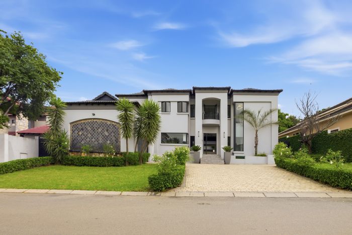 For Sale: Spacious 5-bedroom house in Fourways with pool, garden, and security.