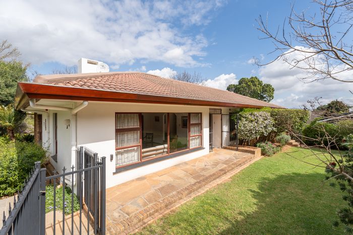 House for Sale in Bo Dalsig: Four bedrooms, garden, double garage, mountain views.