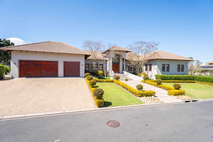 Klein Zevenwacht House For Sale: 6 bedrooms, pool, solar energy, vineyard views.