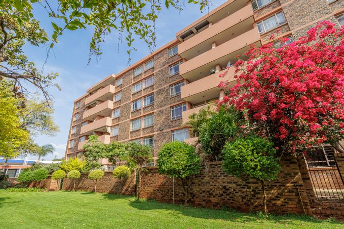 For Sale: Spacious 3-bedroom apartment in Sinoville with balcony and communal garden.