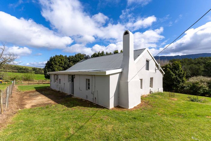 Riversdale Central Farm For Sale: 23 hectares, off-grid, cottages, solar power, grazing land.