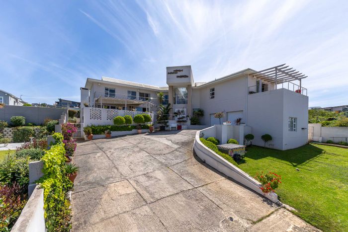 Whale Rock House For Sale: Panoramic views, pool, braai area, and spacious living.