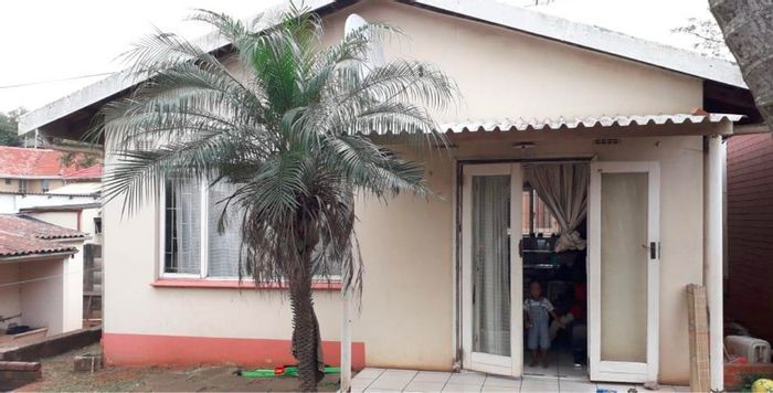 Montclair House To Rent: 1 Bed, open plan, fitted kitchen, near amenities.