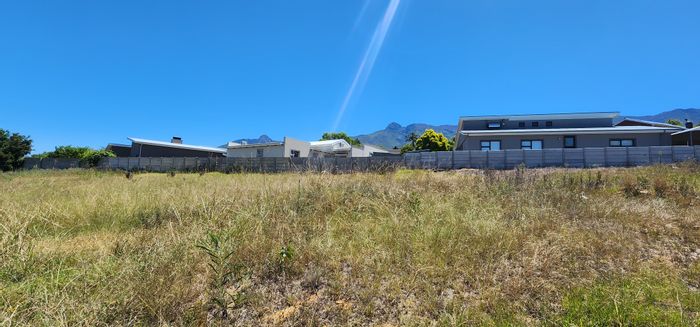 Vacant Land Residential for Sale in Swellendam Central - 788 m², ideal for your dream home.