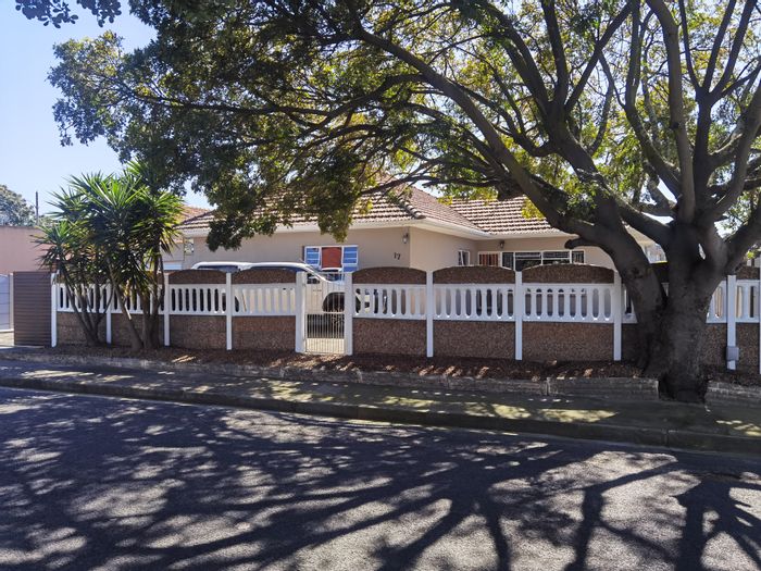 For Sale: House in Shirley Park with 4 bedrooms, pool, and secured parking.