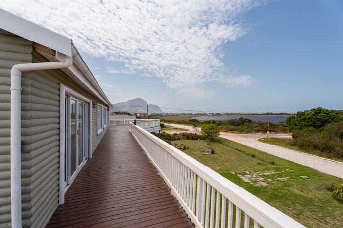 Bettys Bay Central House For Sale: Lake views, wheelchair-friendly, spacious flat, double garage.