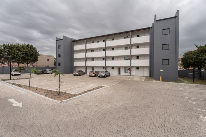 2-bedroom apartment for sale in Joubert Park with parking, study nook, and amenities.