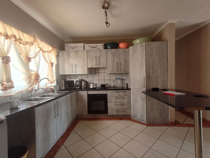 For Sale: Spacious 3-Bedroom Apartment in Bo Dorp, near schools and shopping.