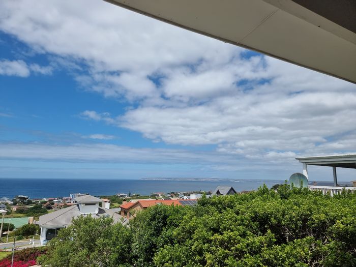 For Sale: House in Tergniet with ocean views, balconies, and rental potential.