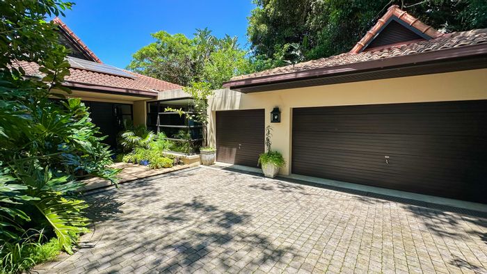 Zimbali House For Sale: Golf course views, heated pool, and ample guest parking.