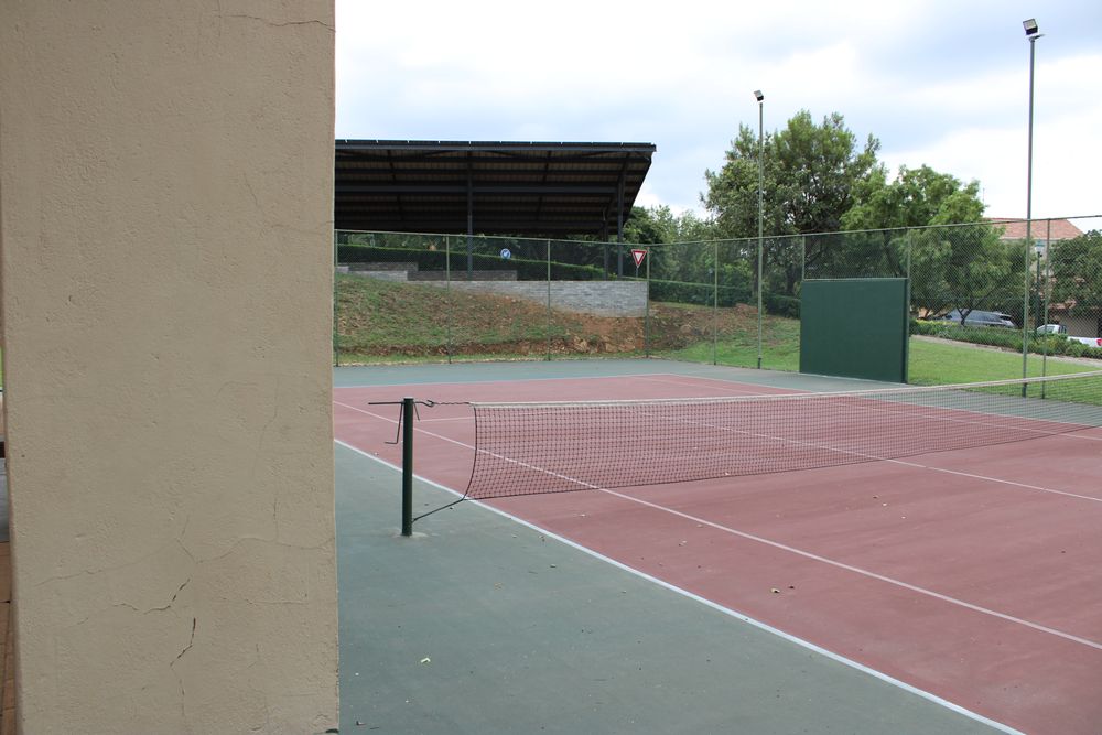 Squash and tennis court at Club House