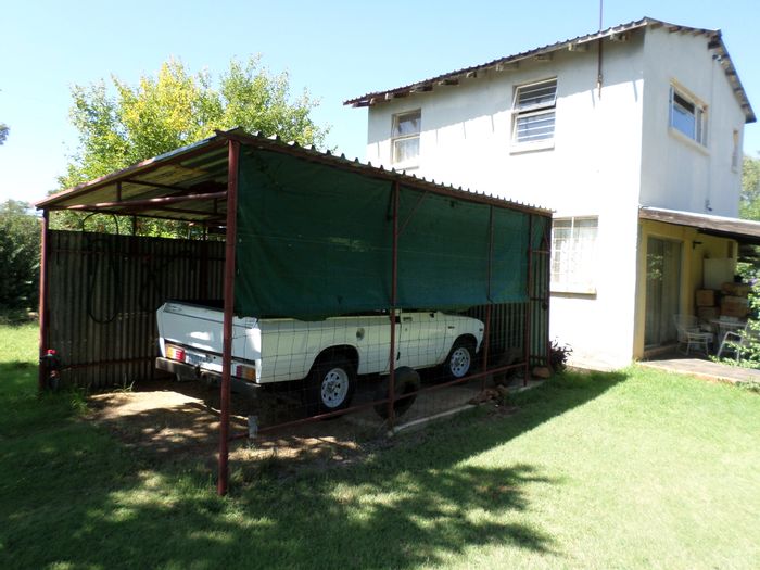 For Sale: Ventersdorp Central Small Holding with 4 houses, ample water, and fruit trees.