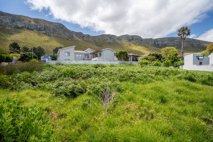 Vacant Land Residential in Hermanus Heights For Sale, near nature reserve and amenities.