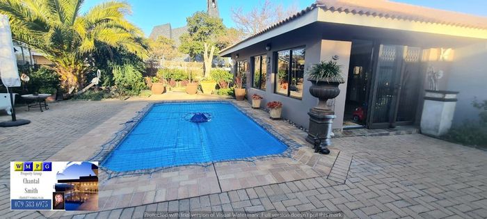 Kinross House For Sale: Two homes, pool, indoor braai, large stand, ample parking.