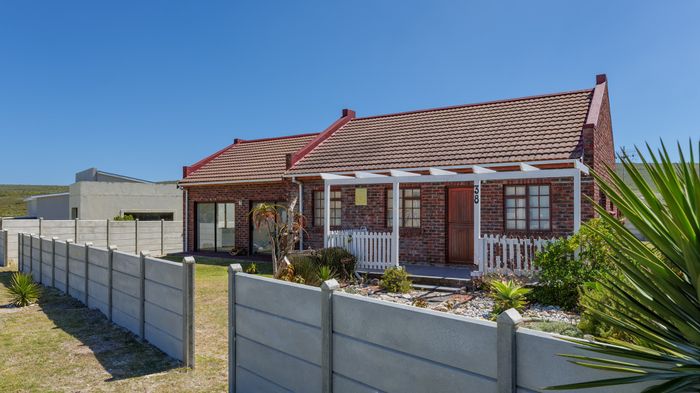 2-Bedroom House in Agulhas Central For Sale with Braai Room and Self-Contained Flat.