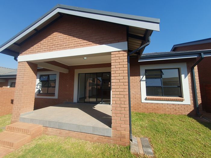 3-Bedroom Townhouse To Rent in Fountainbrook Estate with private gardens and playground.