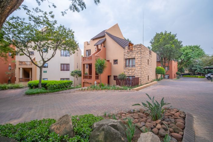 Douglasdale Apartment To Rent: 1 Bed, Pool, Gym, Restaurant, Pet-Friendly.