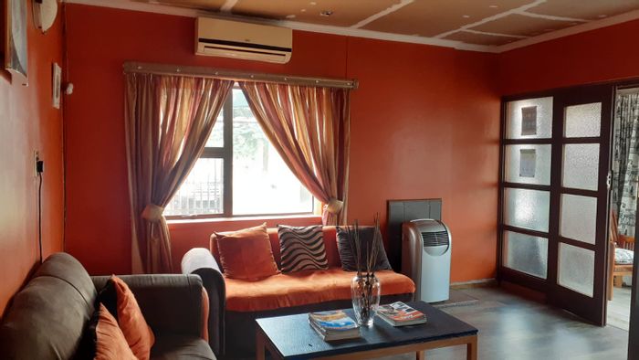 For Sale: House in Vanderbijlpark Cw 5 with 3 bedrooms, lapa, and garage conversion.