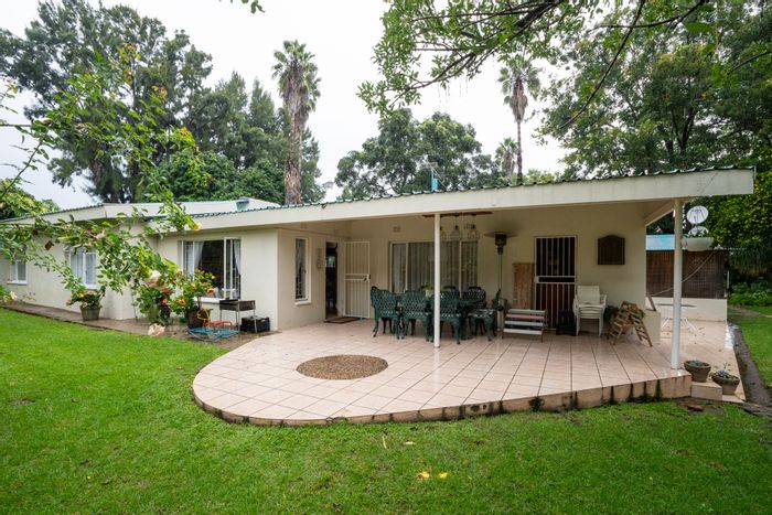 For Sale: 65ha farm in Tweefontein AH with multiple homes and development potential.
