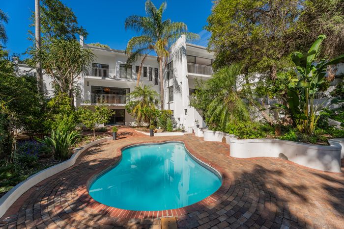 Lemoenkloof House For Sale: 5 bedrooms, pool, river access, dual-living potential.