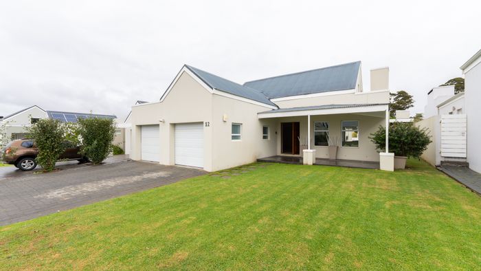 House for Sale in Silwerstrand Golf And River Estate: 4 beds, pond views, secure living.