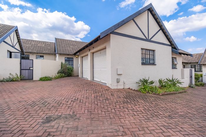 Sundowner Townhouse For Sale: 3 bedrooms, double garage, pet-friendly, private garden.