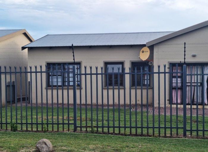 House for Sale in Brits Central: 3 beds, 2 baths, open-plan living, garage.