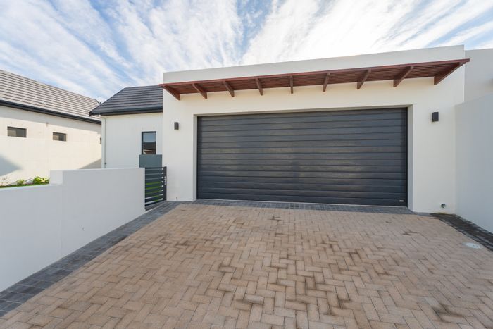 For Sale: House in Sitari Country Estate with 3 beds, garden, and secure amenities.