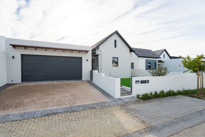 For Sale: House in Sitari Country Estate with 3 beds, secure living, and amenities.