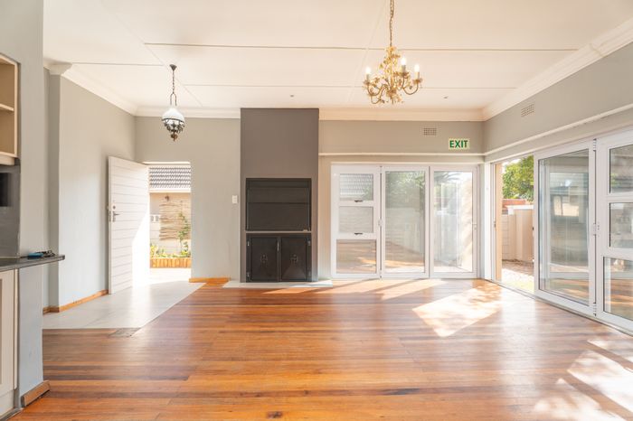 House To Rent in Lochnerhof: Dual-living, 2 bedrooms, private outdoor area, secure parking.