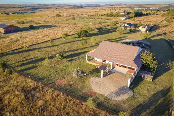 Farm for Sale in Sterkfontein Country Estates: Main house, cottage, ample amenities.