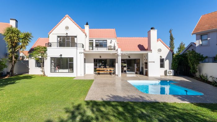 To Rent: House in Boschenmeer Golf & Country Estate with pool, BBQ, and amenities.