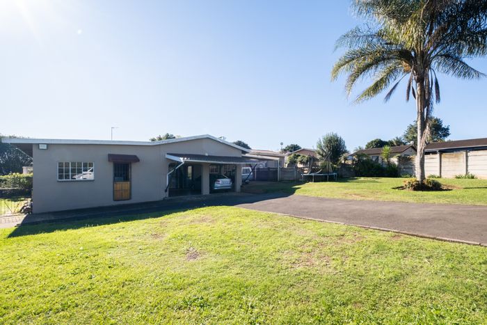 For Sale: House in Howick West with 3 beds, 2 baths, plus a flatlet.
