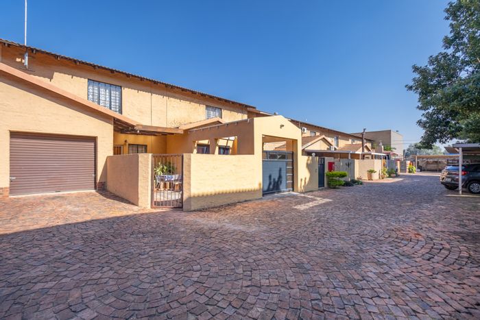 3-Bedroom Apartment For Sale in Bo Dorp with garage and private patio.