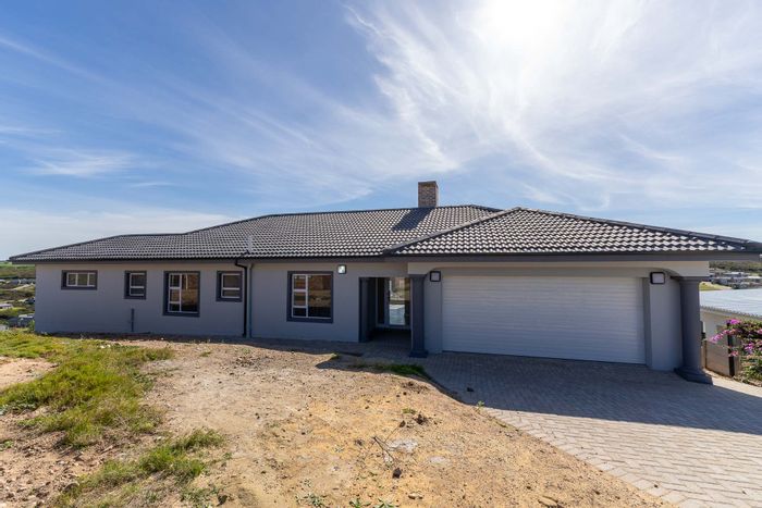 House for Sale in Seemeeu Park: 3 Bedrooms, panoramic views, double garage, close to beach.