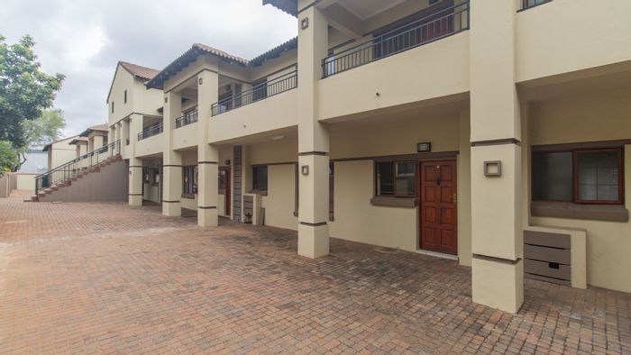 Bendor Apartment For Sale: 2 beds, pool, garage, near shopping center.