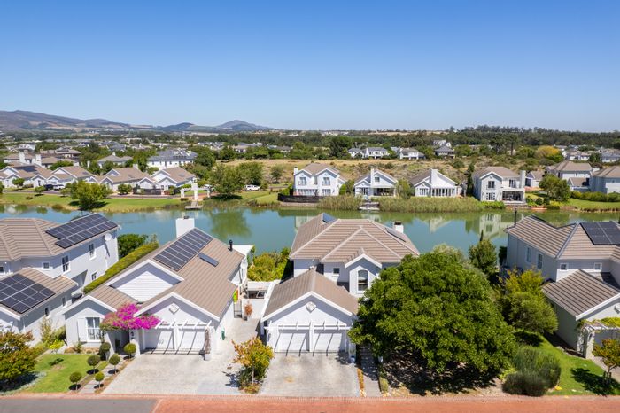 House To Rent in Val De Vie Estate: Lake views, braai lounge, jacuzzi, and spacious living.