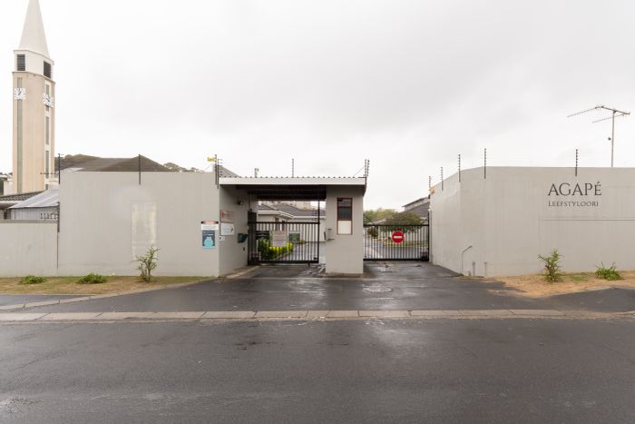 For Sale: Townhouse in Stellenbosch Central with 3 beds, garage, and community amenities.
