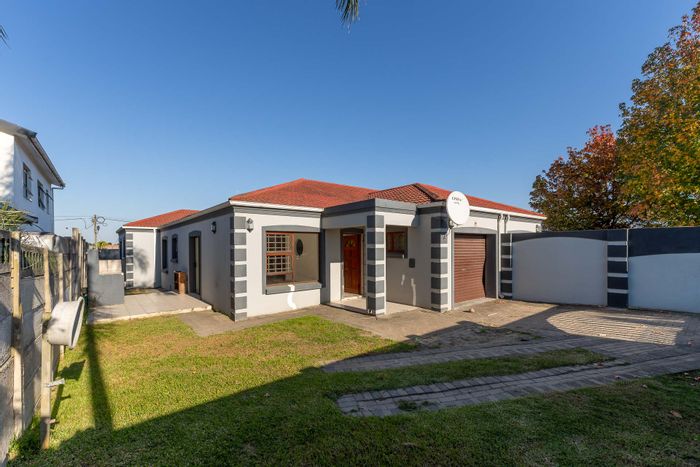 3-Bedroom House To Rent in Levallia with enclosed yard and versatile extra room.