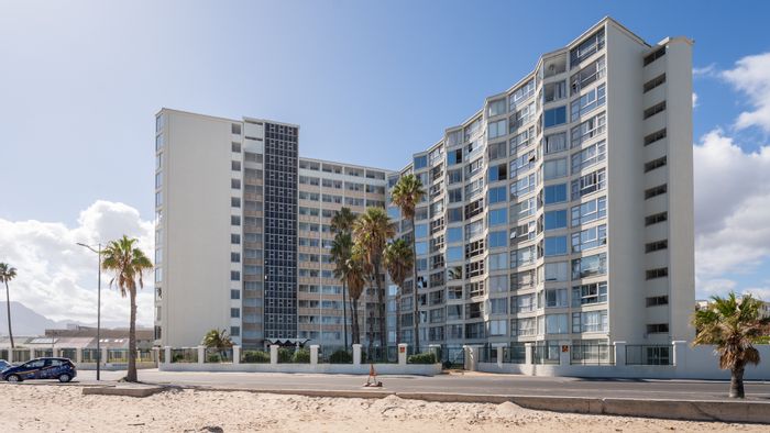 For Sale: 2-Bedroom Apartment in Van Ryneveld with clubhouse, tennis court, and ocean views.