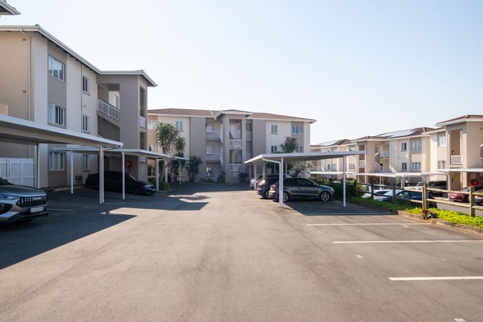 For Sale: Apartment in Manor Estates with pool, parking, and scenic views.