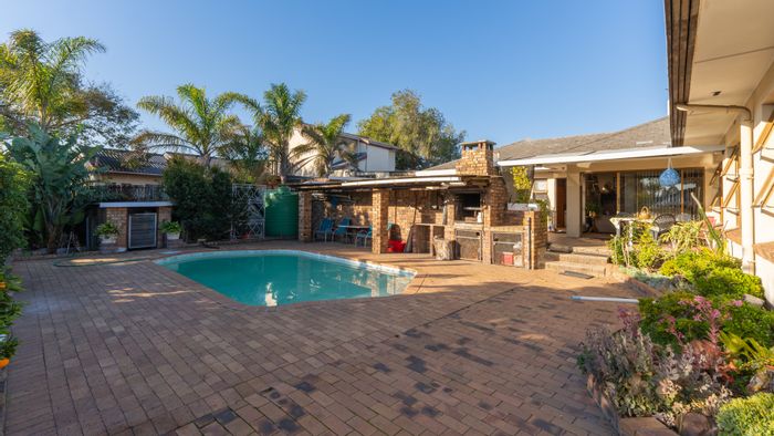 For Sale: Spacious 5-Bedroom House in Amandelrug with Pool and Study.