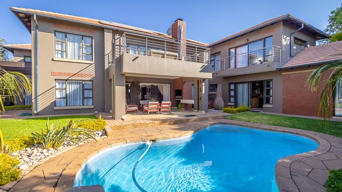 For Sale: Spacious 7-bedroom house in Midstream Estate with pool and flatlet.