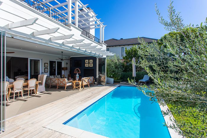 House To Rent in Val De Vie Estate: 5 beds, mountain views, braai room.
