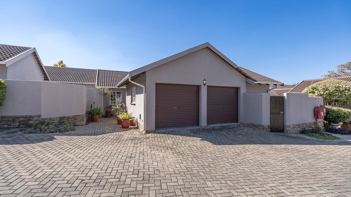 For Sale: 3-Bedroom Townhouse in Sundowner with private garden and double garage.