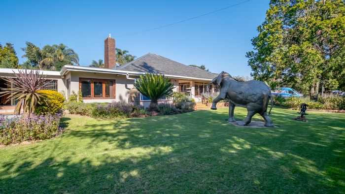 Versatile Florida Park house for sale: dual living, ample parking, spacious garden.